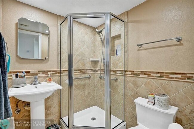 Building Photo - 9480 Poinciana Pl