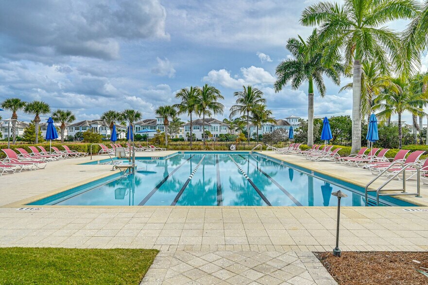 Building Photo - 6983 Saona CT