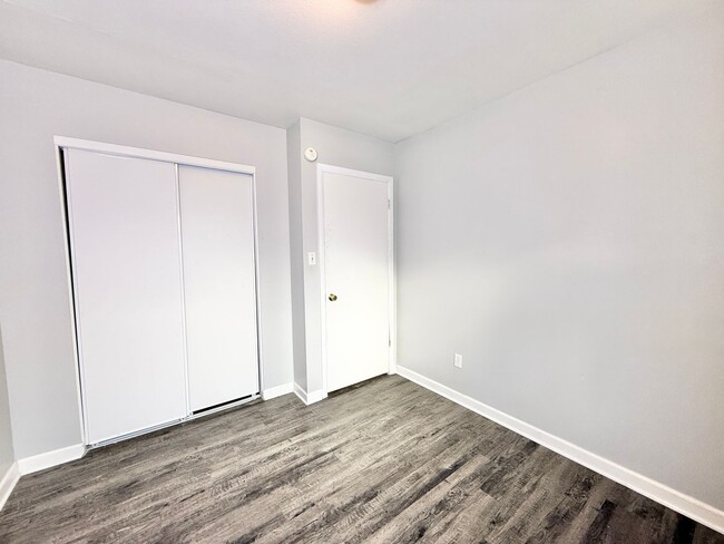 Building Photo - $500 off your 2nd months rent!