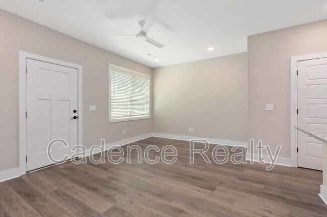 Building Photo - 1709 Perimeter Lp