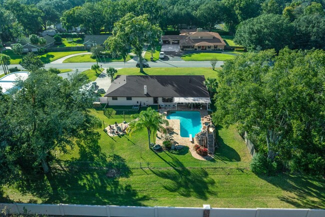 Building Photo - Exquisite SE Ocala Pool Home