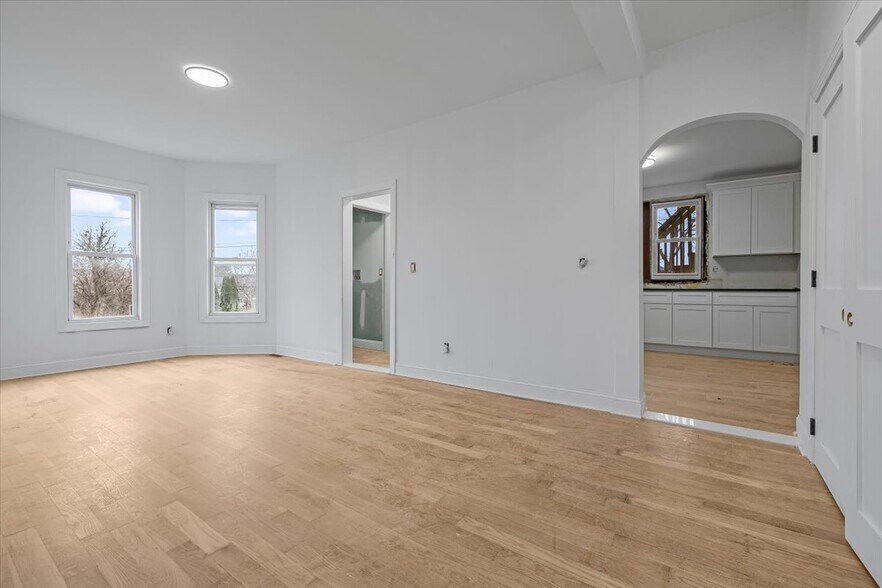 Building Photo - 120 High St