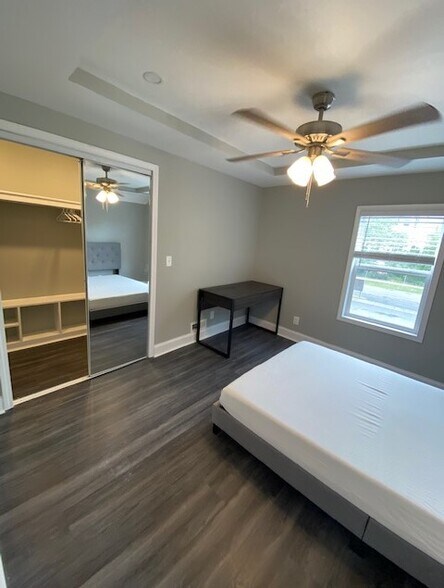 Building Photo - 102 Ashworth Plz