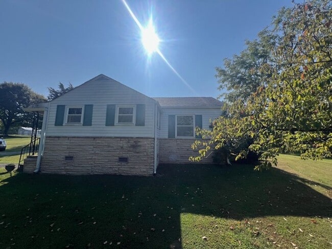 Building Photo - 818 Ridge Rd