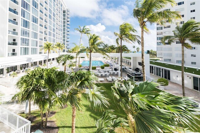 Building Photo - 10275 Collins Ave