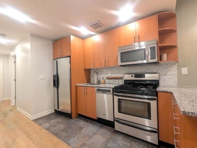 Building Photo - 128 Bright St