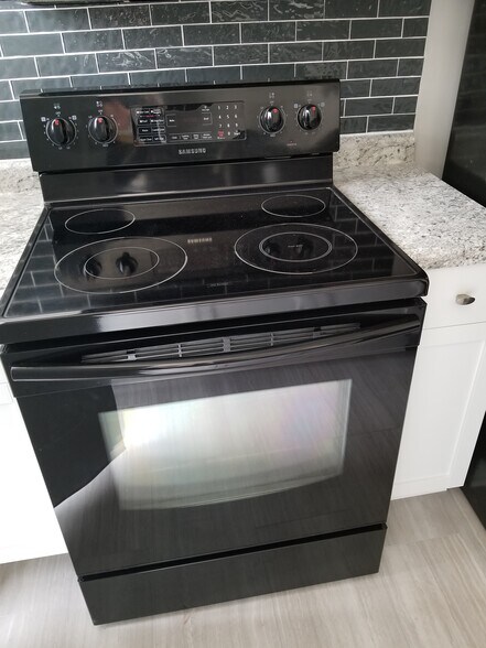 Building Photo - 509 E 27th Ave