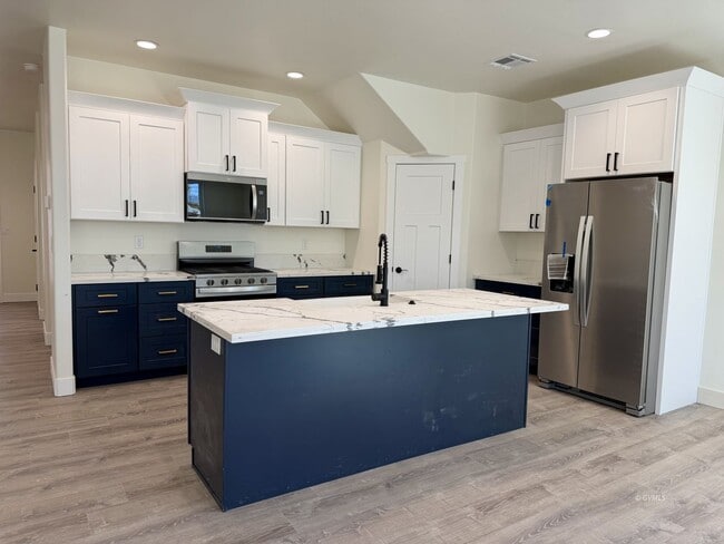 Building Photo - 1204 S Central Ave