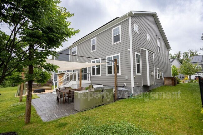 Building Photo - 2425 Morgans Point Dr