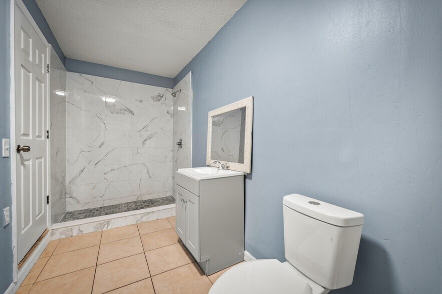 Building Photo - 304 Bernard Rd