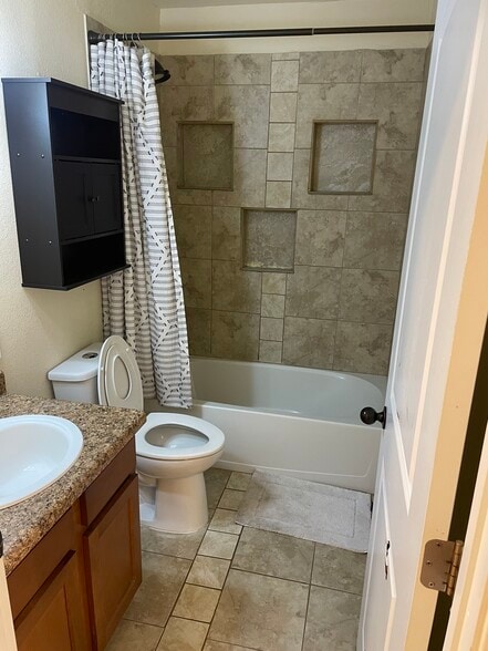 Building Photo - 1606 Pecan Cir