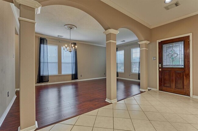 Building Photo - 8406 Oak Villa Ct