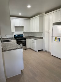 Building Photo - 557 Maple Ave