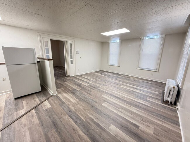 Building Photo - 334 W Wesley St