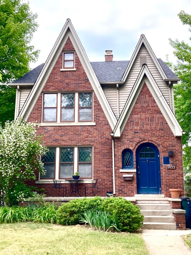 903 street view - 903 E 2nd St