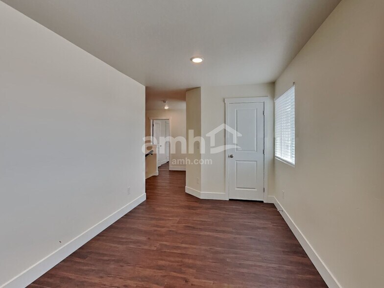 Building Photo - 1320 Alderleaf Ave