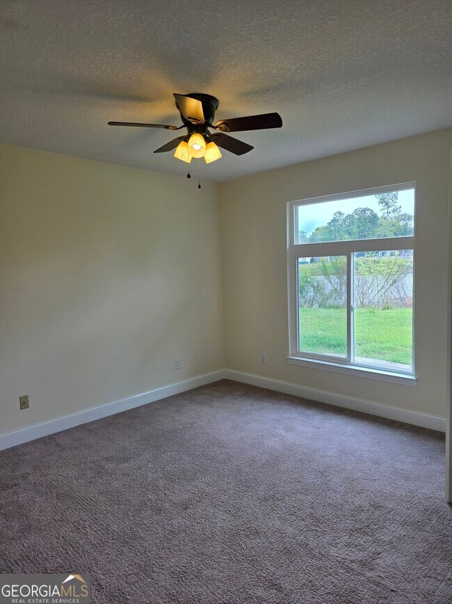 Building Photo - 516 Hide-A-Way Lk Lp