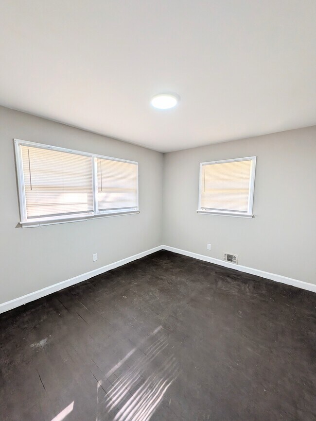 Building Photo - 905 Cone Rd