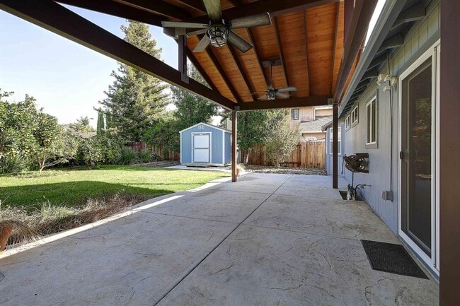 Building Photo - Updated 3 Bedroom Home on Quiet Court with Covered Patio