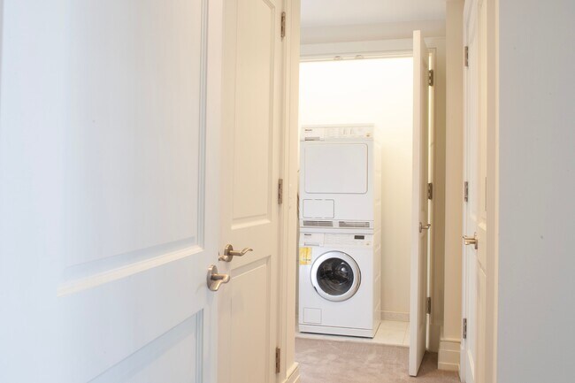 Building Photo - 130 S 18th St