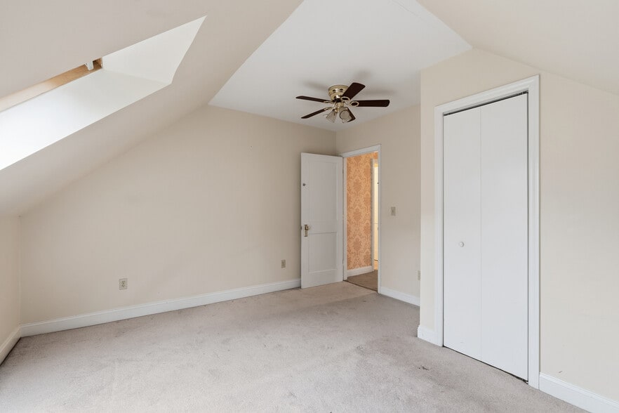 Building Photo - 11 Oakdale Mnr