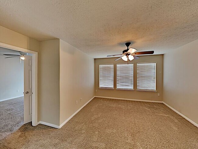 Building Photo - No App Fees. 1 Month Free Rent*