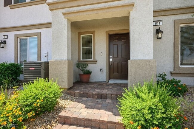 Primary Photo - 611 Sedum Ave.