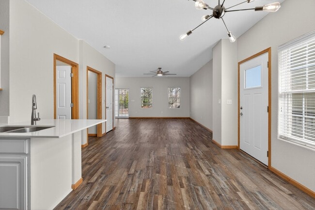 Building Photo - 3 Bedroom 3.5 bath