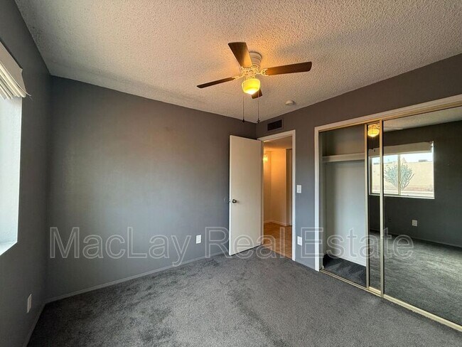 Building Photo - 2535 E Maryland Dr