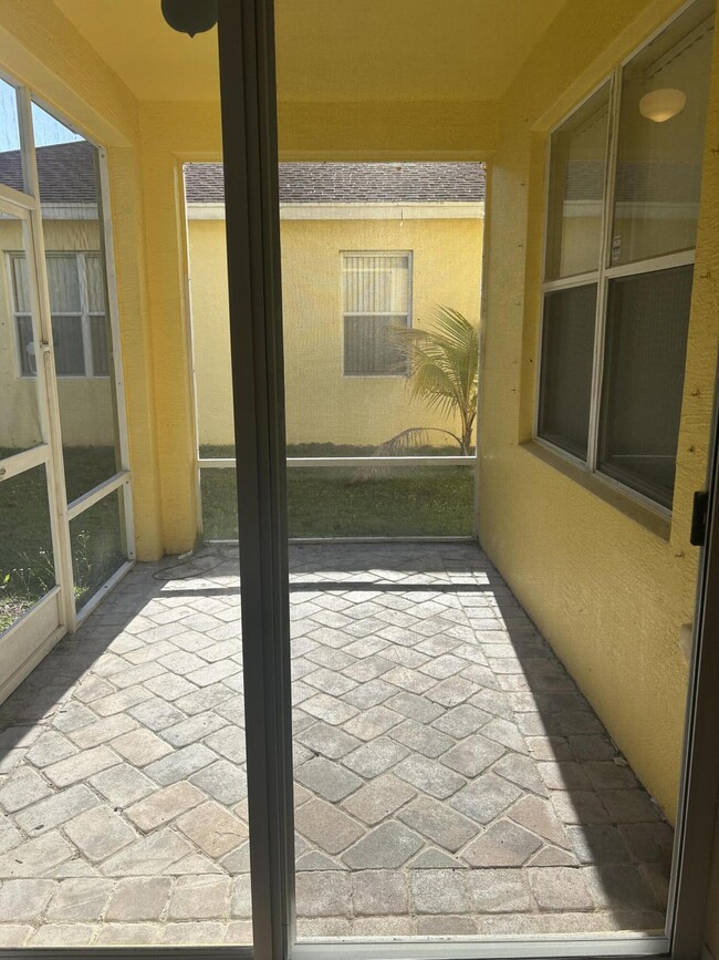 Building Photo - 9426 Windrift Cir
