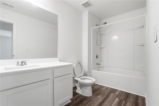 Building Photo - 395 Knightsbridge Ln
