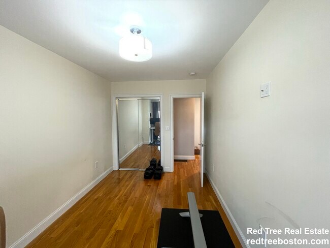 Building Photo - 62 Horace St