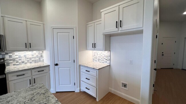 Building Photo - 300 Woodstock Ln