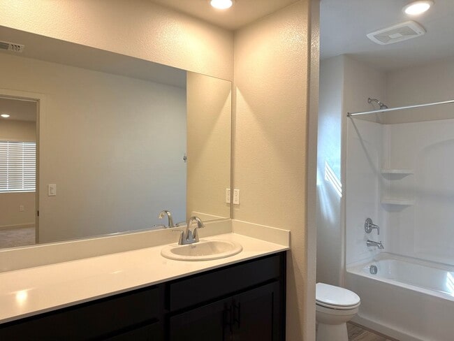 Building Photo - Modern West Sacramento Home Now for Lease