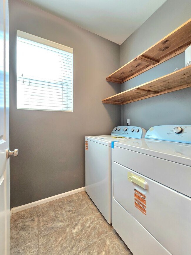 Building Photo - 4 Bedroom Home Available Now in Lake Stevens!