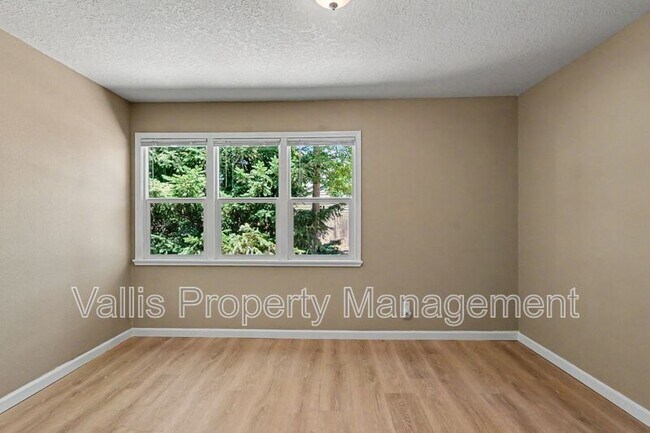 Building Photo - 3080 Park Ave NE