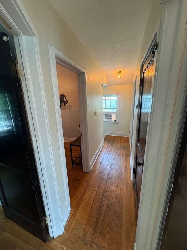 Building Photo - Beautiful 3- Bedroom Home for Rent- Univer...