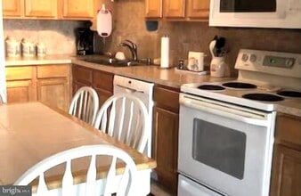 Building Photo - 745 Mooring Rd