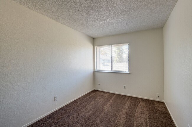 Building Photo - 4676 E Alamos Ave