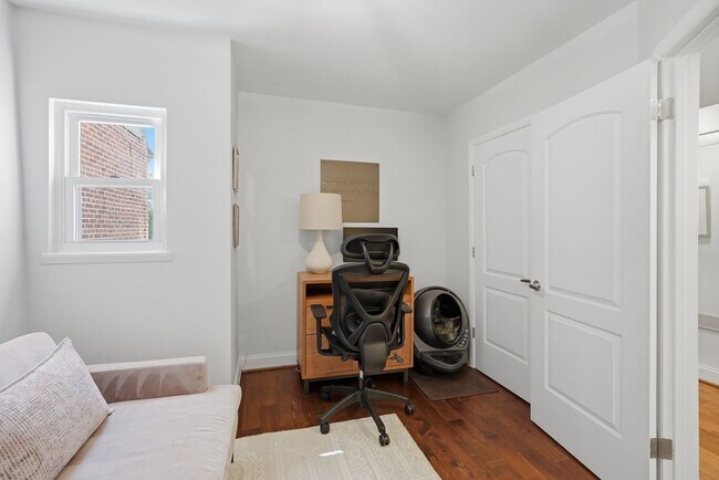 Building Photo - U St Condo | 2 Bed | 1.5 Bath | 975 Sf | Offsite Underground Parking Garage Available for Rent