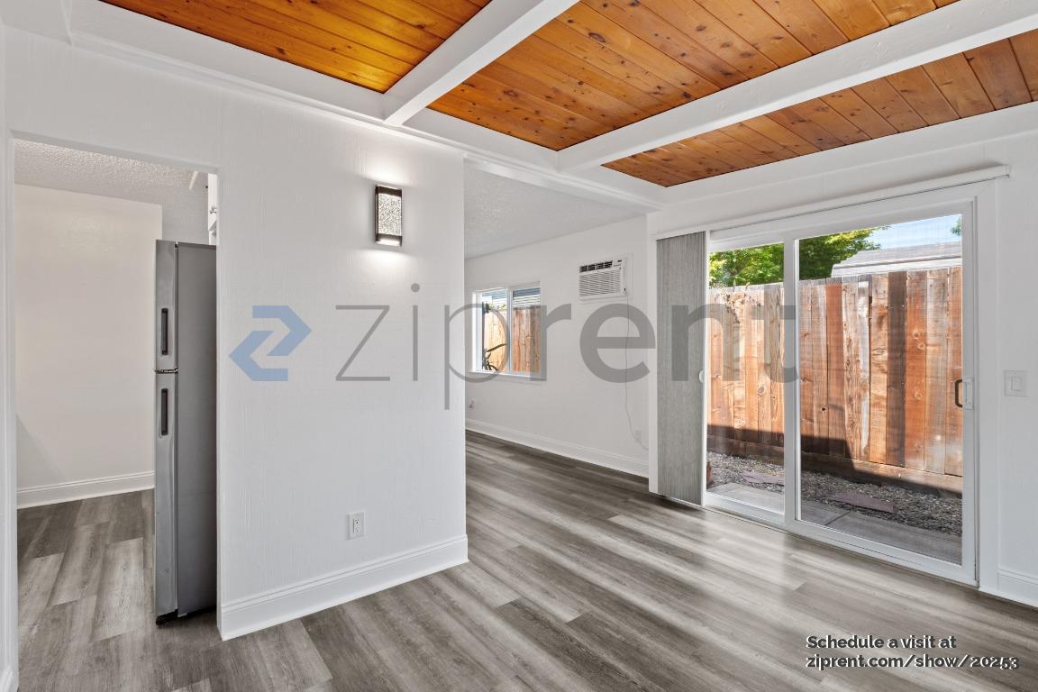 Building Photo - 127 11th St