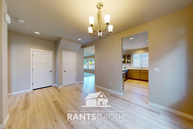 Building Photo - Modern 3-Bed Home in Steilacoom Ridge w/ A...