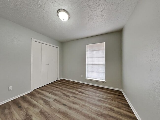 Building Photo - 3500 Brambleton Pl