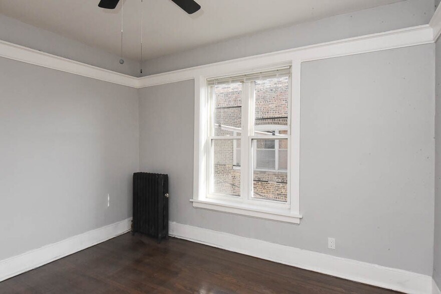 Building Photo - 1251 W Rosemont Ave