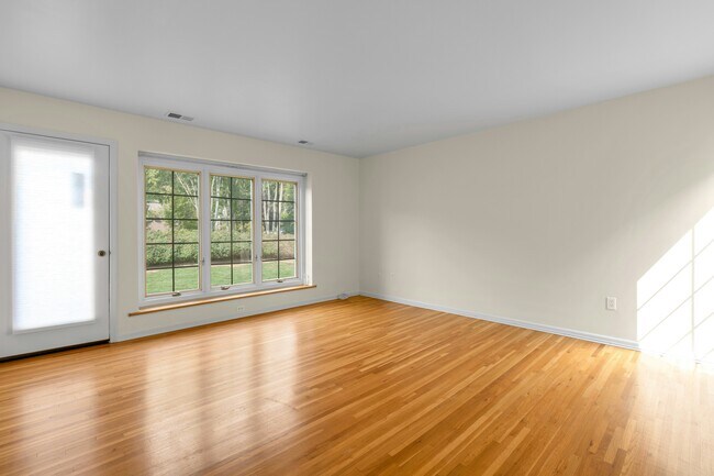 Building Photo - 10 Shelley Pl