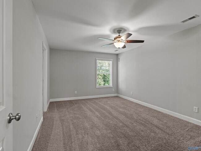 Building Photo - 114 Summer Pointe Ln NW