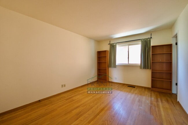 Building Photo - 801 Chamberlain Ct