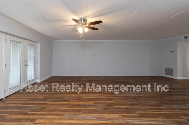 Building Photo - 454 Berlin Dr