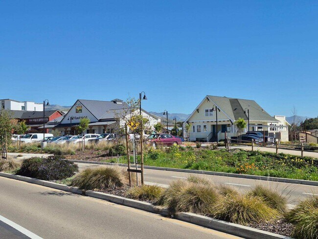 Building Photo - Spacious 3 Bedroom 2 Full Bath Condo with Stunning Views and Energy Savings