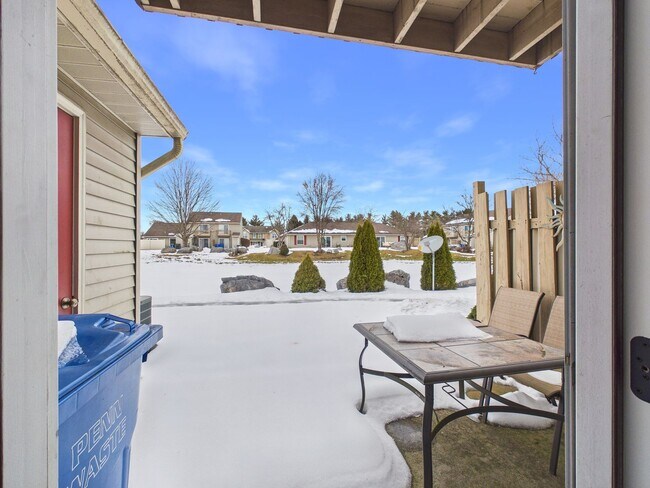 Building Photo - Charming Townhome in Mechanicsburg